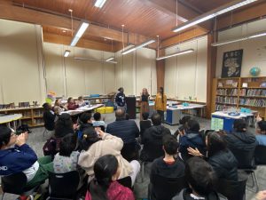 spelling bee crowd